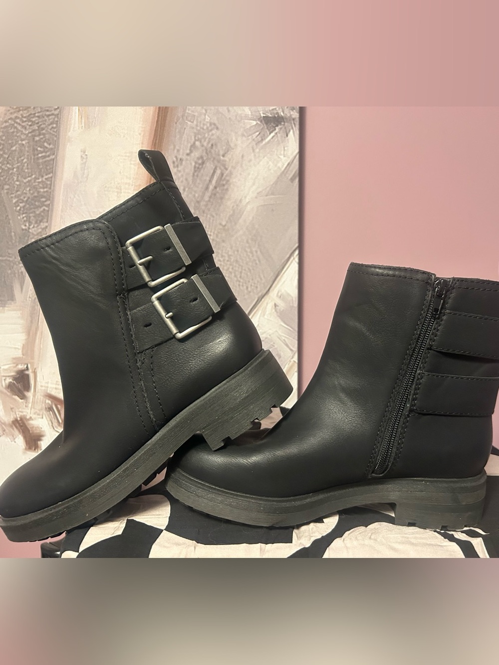 SIZE 8 /39 FITS 8.5 Lucky Brand Women's Candre Double Buckle Moto Lug Sole Booti